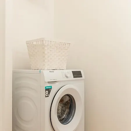 Exclusive Apartment - Next To The Metro מילאנו