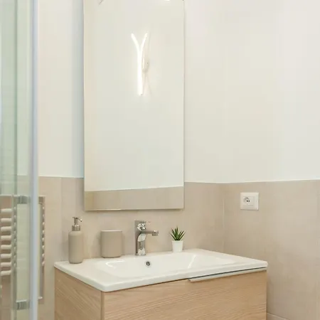 Exclusive Apartment - Next To The Metro דירה מילאנו
