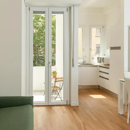 Exclusive Apartment - Next To The Metro דירה