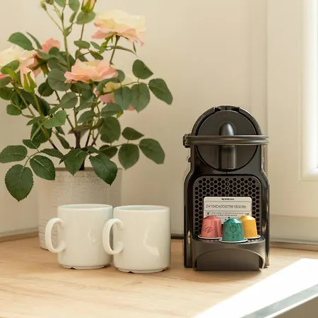 Exclusive Apartment - Next To The Metro דירה *