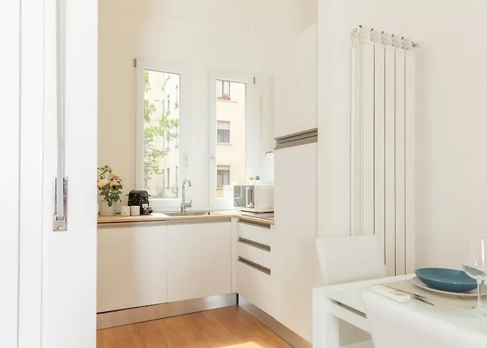 Exclusive Apartment - Next To The Metro Apartament