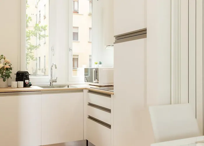 Exclusive Apartment - Next To The Metro Apartament